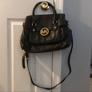 Black Michael Kors handbag with detachable straps